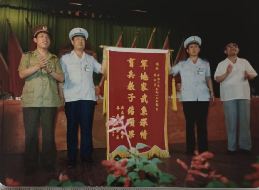 军地家武系深情，育兵教子结硕果。