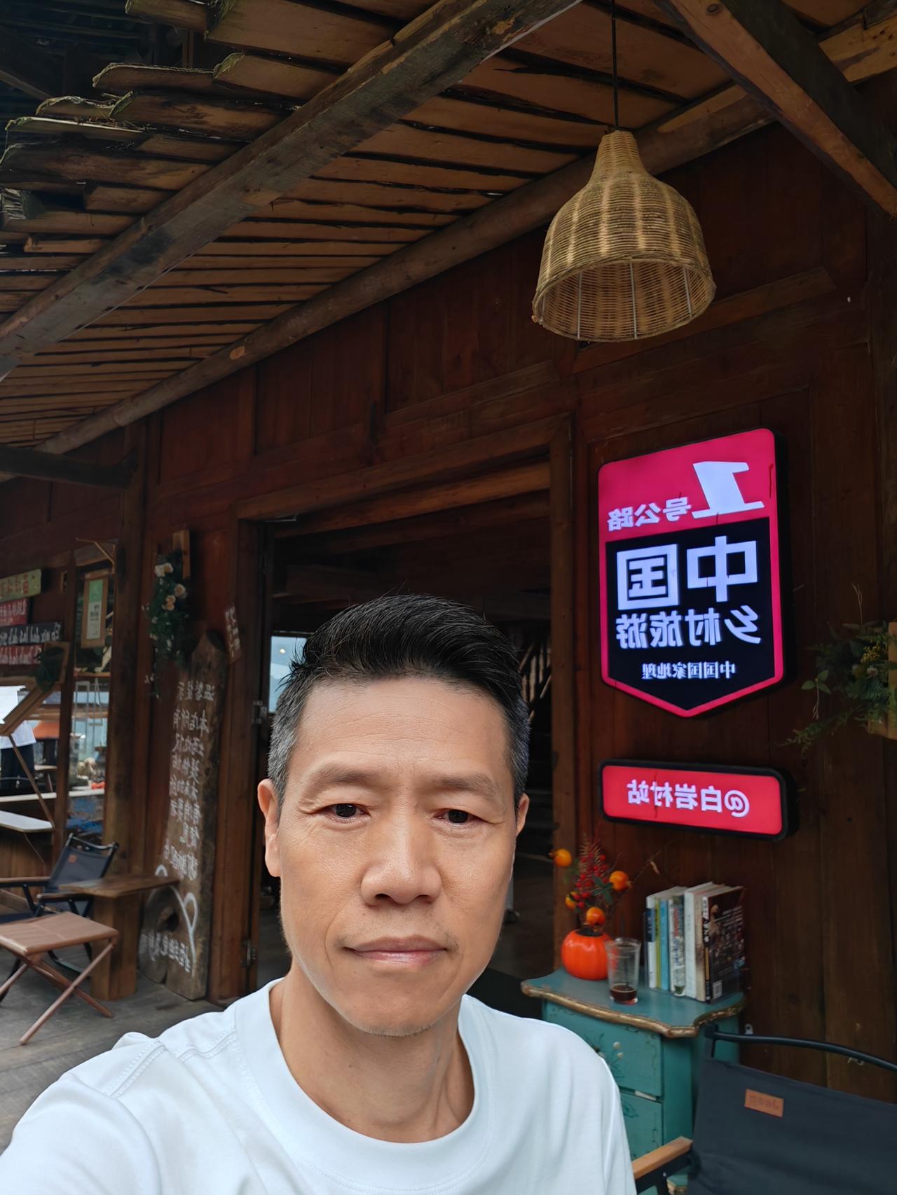 中国1号乡村公路雷山白岩村打卡，原生态的苗寨，风景秀丽，气温凉爽，层层梯田，稻花
