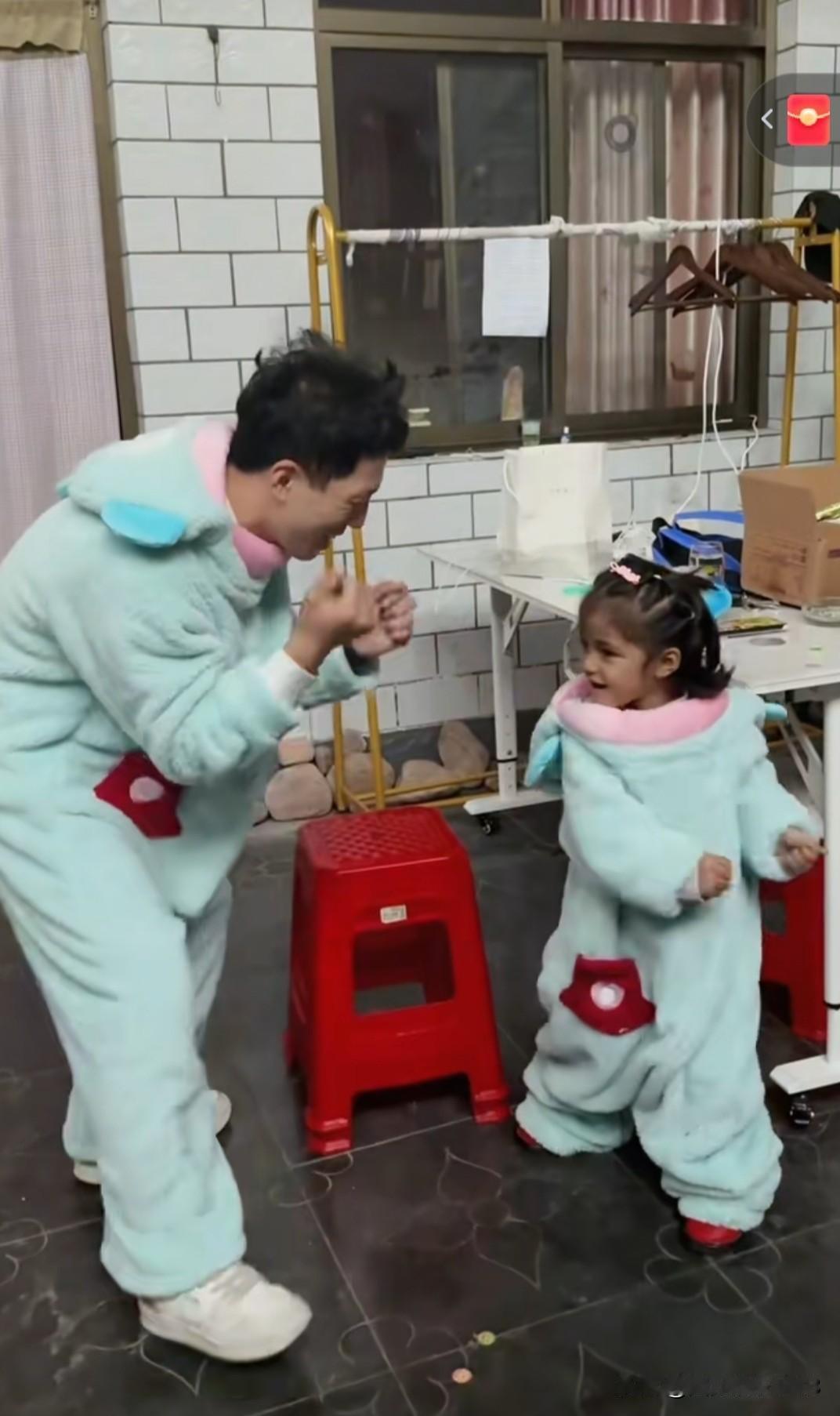 超群持续掉粉，每天打开超群的账号，不是为了看超群怎么样，而是为了看安娜现在怎么样