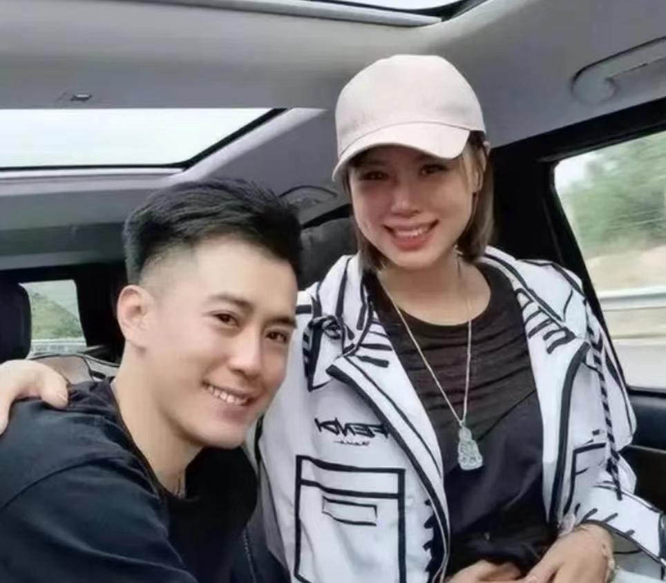 盘点不嫁豪门，只嫁爱情的七位中国女排姑娘，郎平二婚丈夫是谁？
 
1、魏秋月：丈