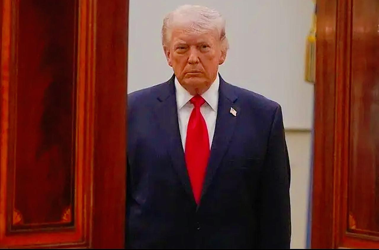 特朗普健康亮红灯！身体破绽藏不住，79岁总统还能扛住大选与战火？

不管特朗普去