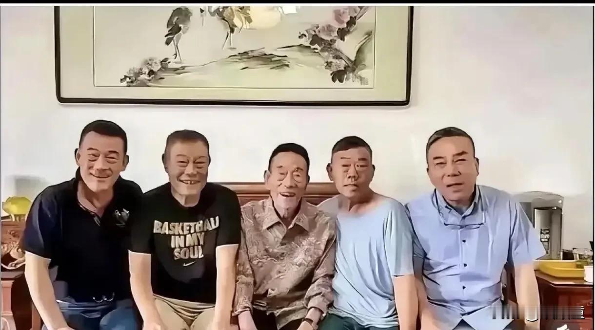 儿子多压力大，完全没毛病！
杨少华去世，他上午的时候还和儿子一起出席活动，中午和