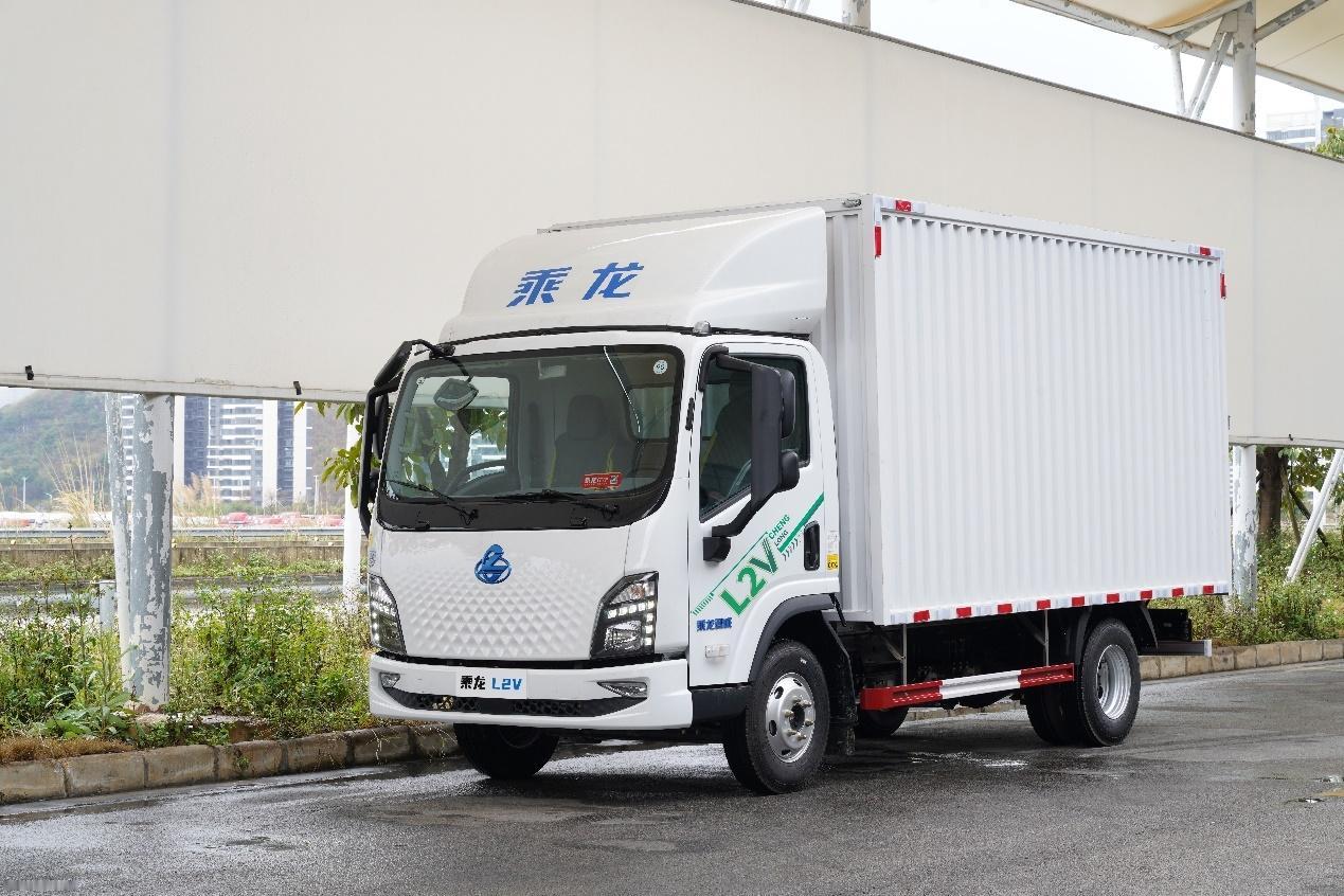 乘龙L2V大电量轻卡，搭载单包电池，巧妙置于大梁中央，不仅降低了整车重心，提升行