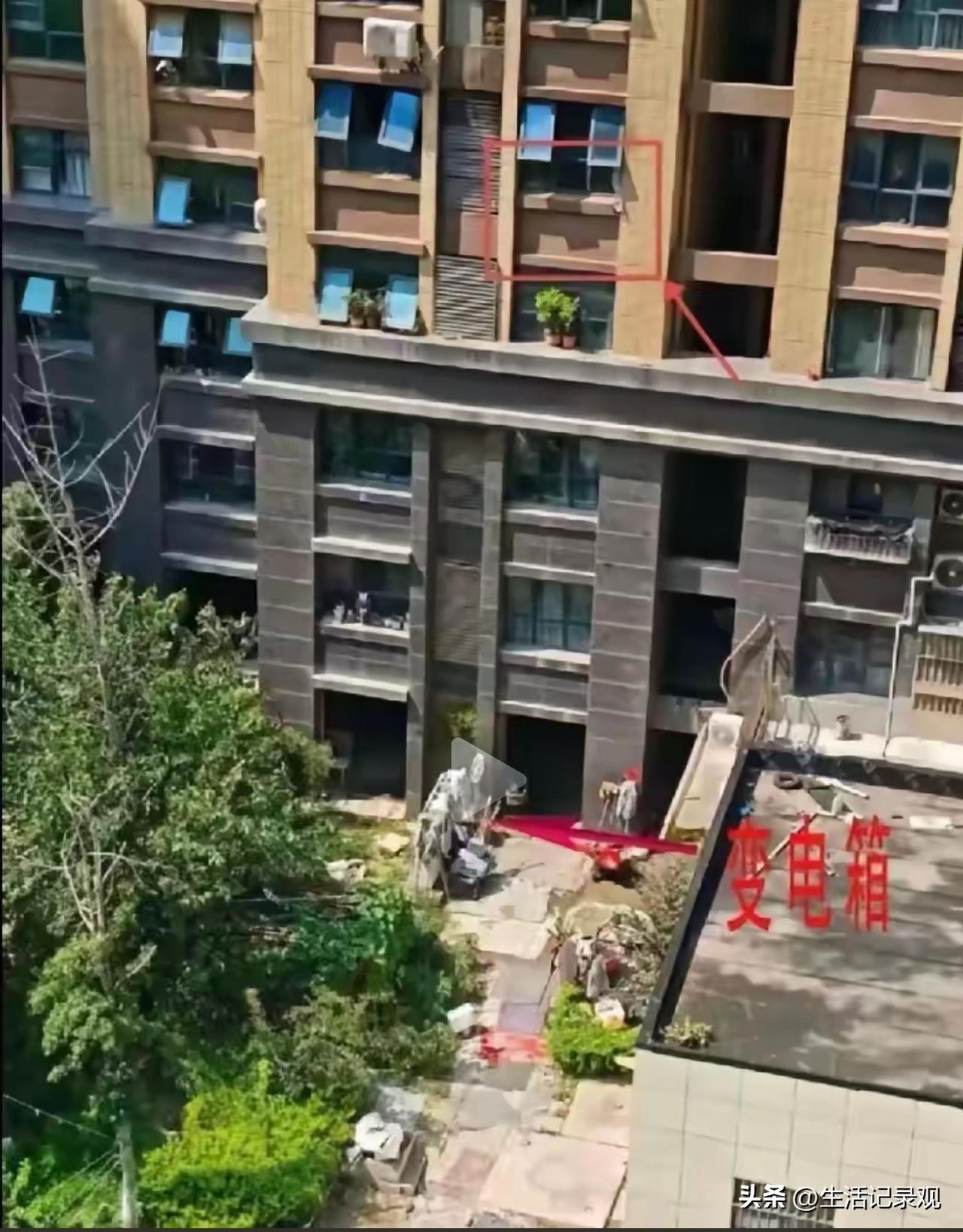 连云港火灾，母女坠楼，
我认为这次救援方案是有问题的，
楼层并不高，但是却造成了