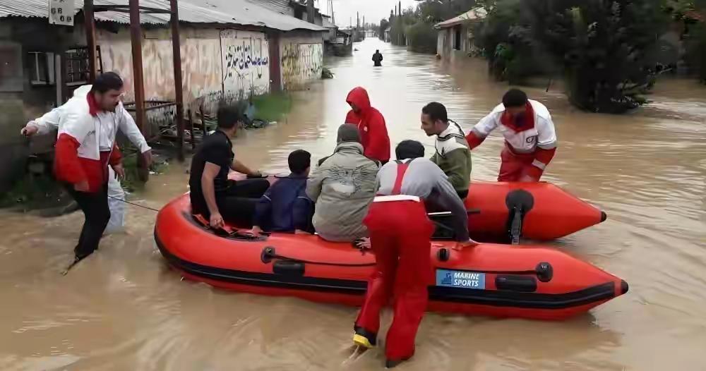 伊朗盼雨水盼的望眼欲穿，可真正的下雨后又傻眼了。
伊朗的干旱让伊朗高层动了迁都的
