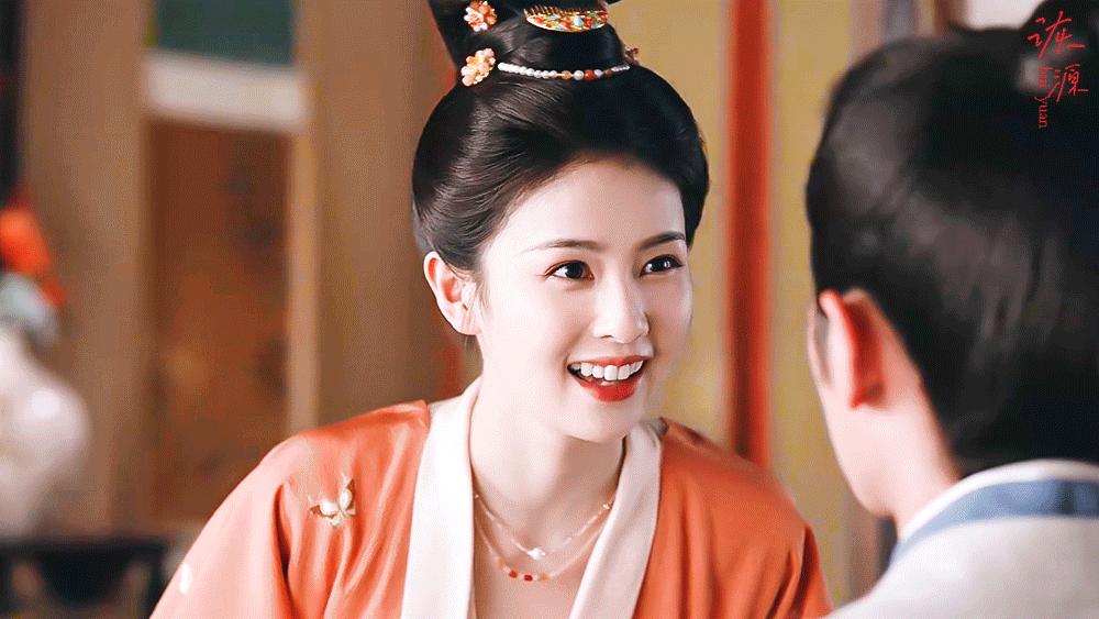 白鹿 《莫离》叶璃 / 动图▷EP03-07 橙衣-俯身 笑“你要走运了！”也㊗