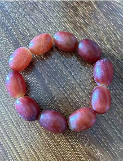 孩子他爸送的手串，烦劳大家帮看看值多少钱？