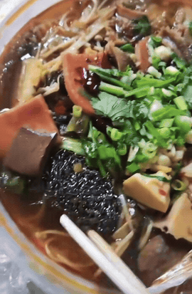 本来开开心心点份外卖，打开一看老板还特意给我额外“加餐”了！