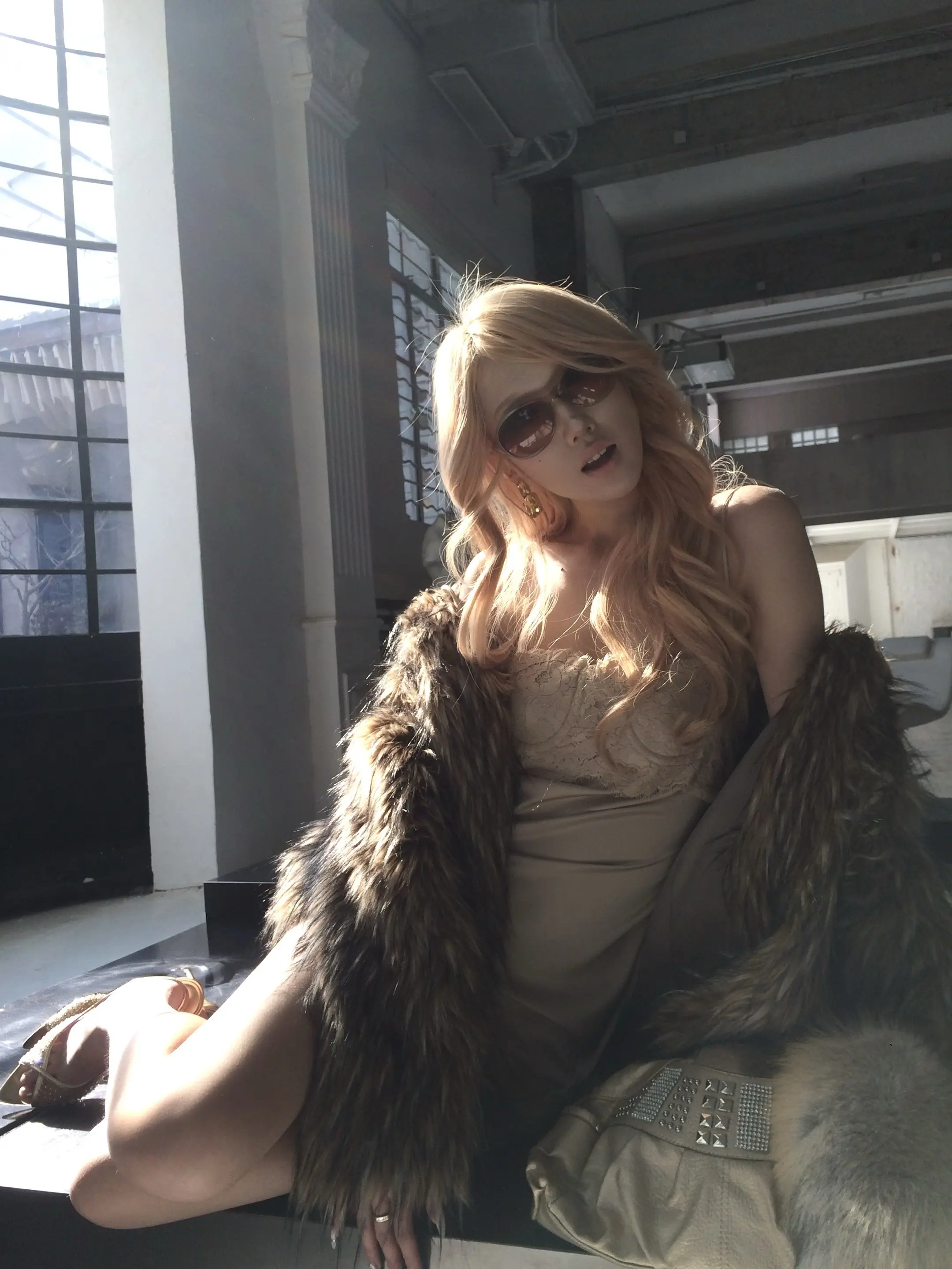 姐姐对我来说一个女人。