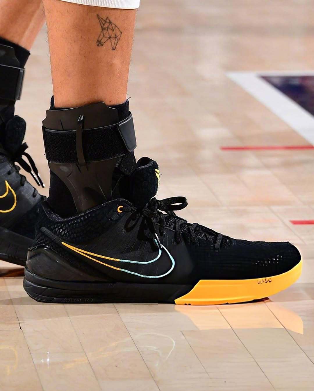 NBA鞋视角 Nike Kobe 4 Protro 库里连续第二场穿Kobe 4