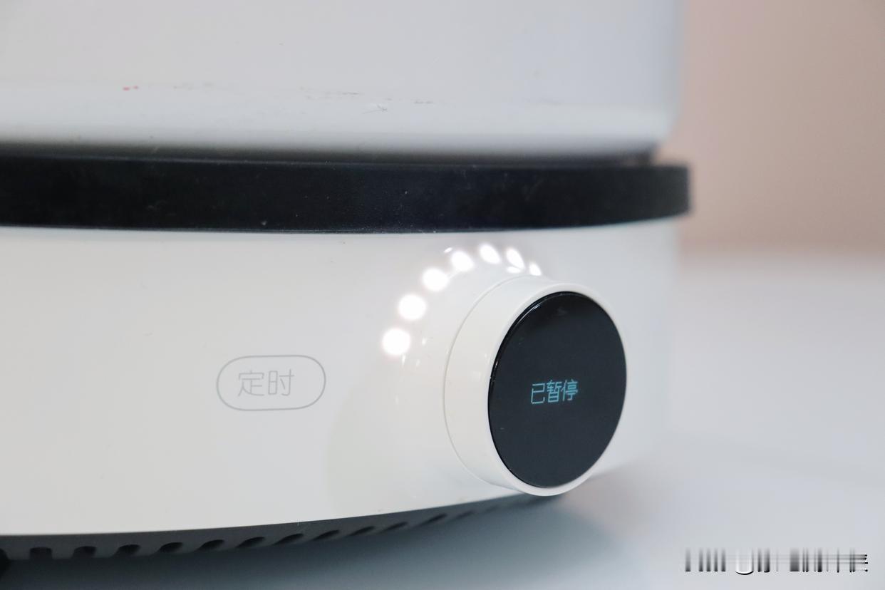 你有没有过这样的经历？刚搬出来租房或者嫌燃气灶难清理，兴冲冲买了个电磁炉，结果用