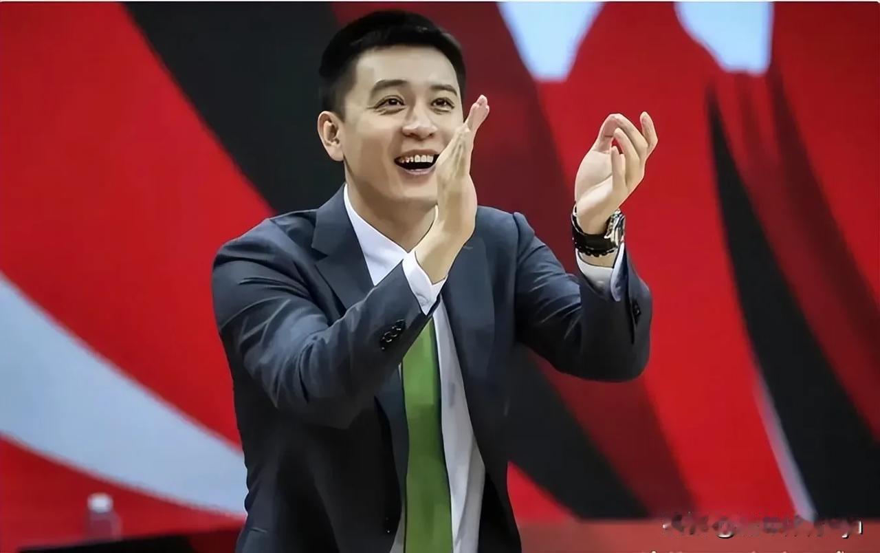 杨鸣下一站大猜想！

杨鸣已经和辽宁益胜篮球俱乐部和平解约，杨鸣的去向成为大家关