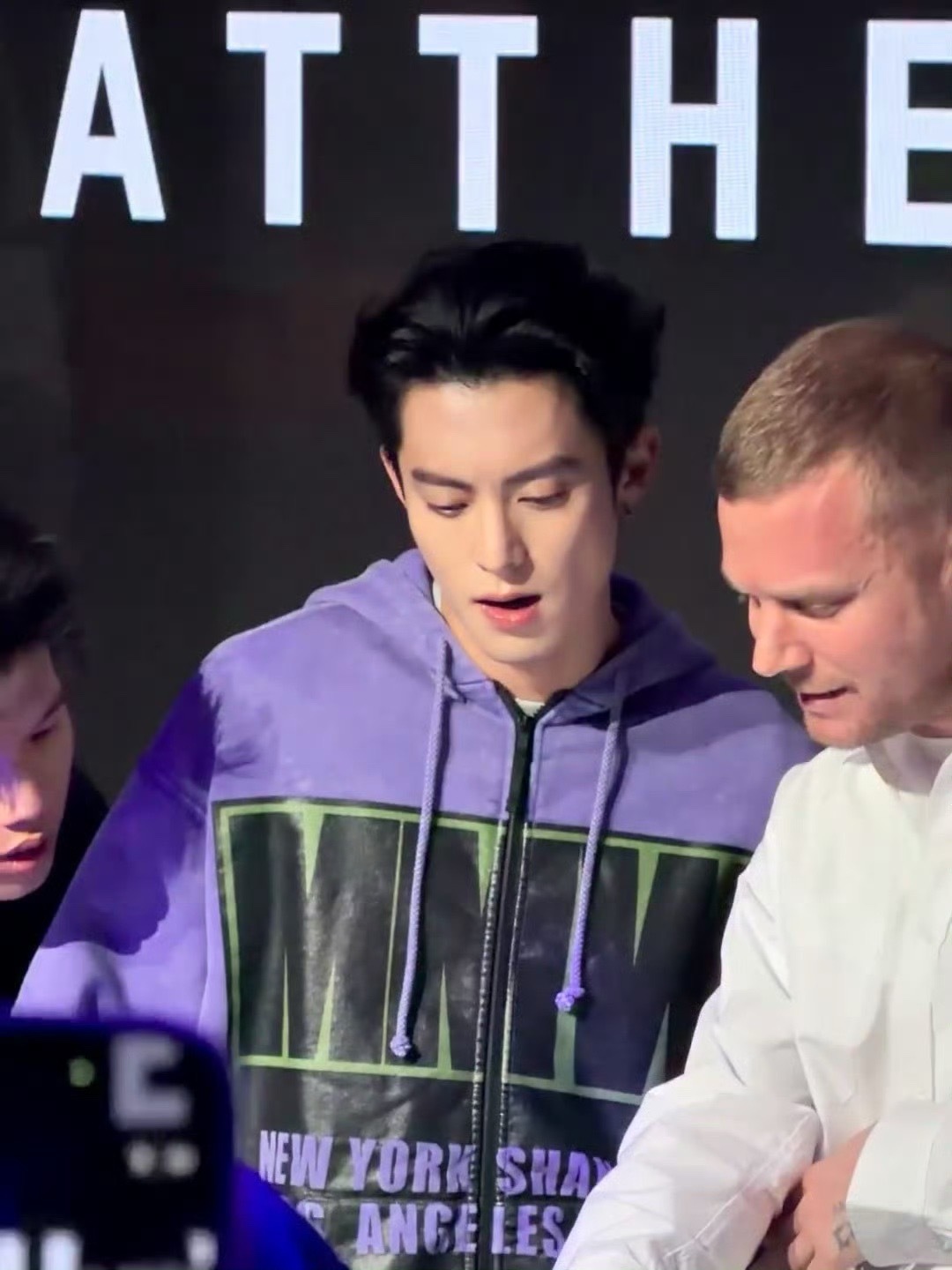 王鹤棣今天线下活动生图来了，状态是真的好