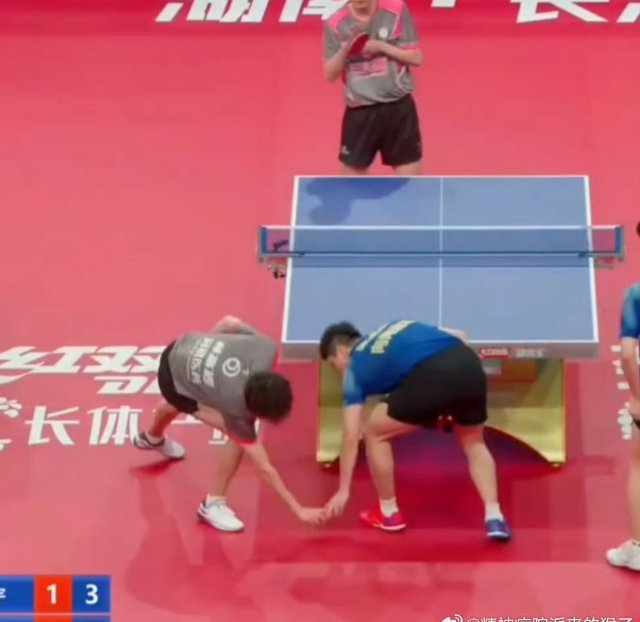 梁靖崑你是捡球还是捡手 这热度，有点过了啊 