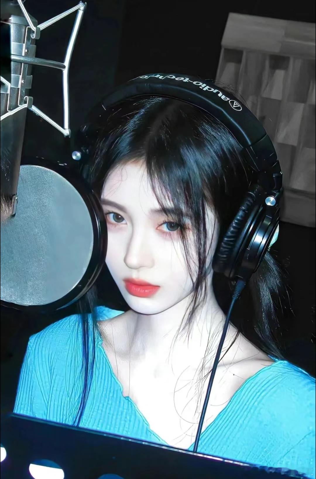 滴滴！分享一张鞠姐的蓝色系美图💙怪不得被称为头像大户呢#鞠婧祎[超话]# ​​