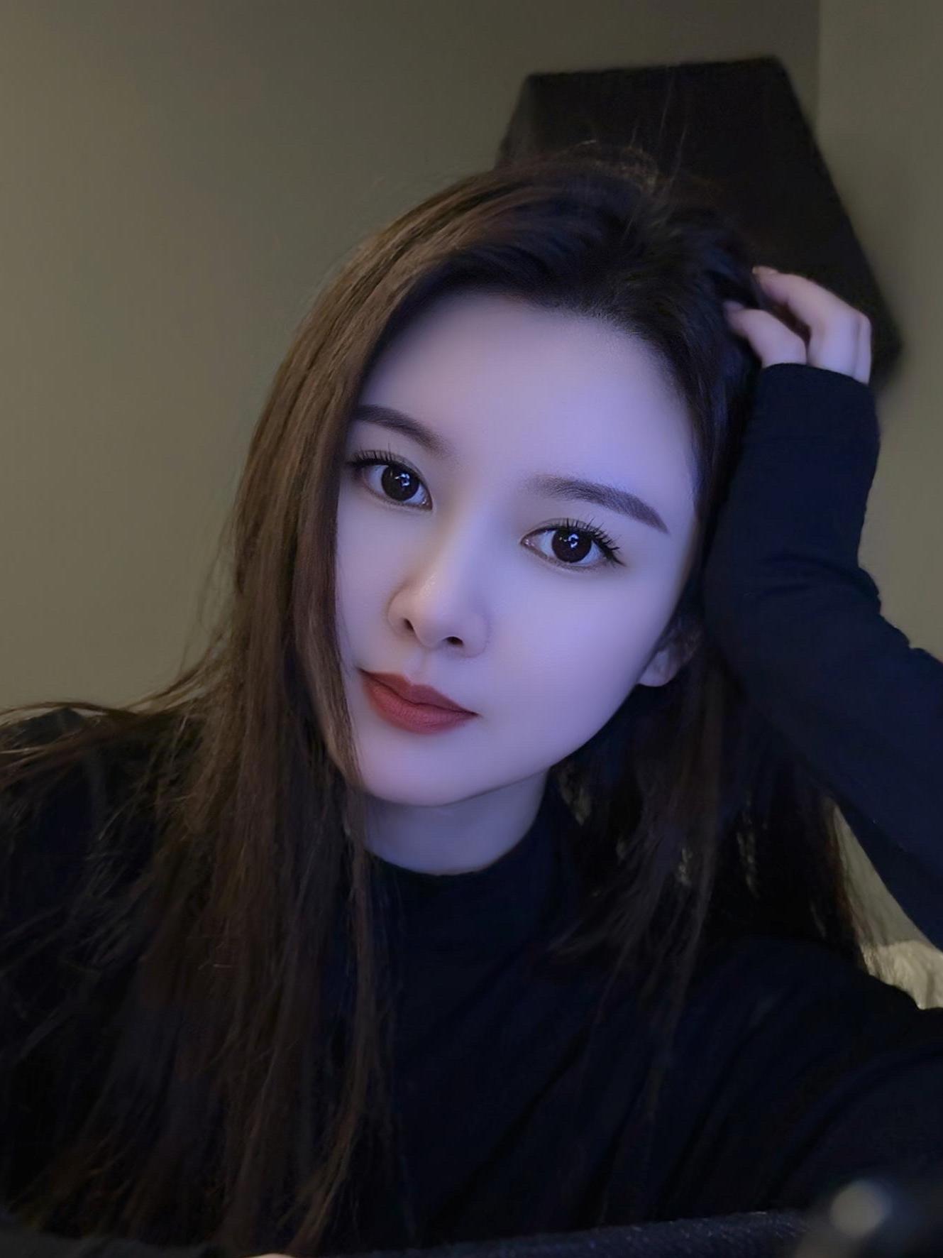 终是天佑动了情 轰动了锦州成，这两天反复看他俩的视频根本看不够🤭。他...