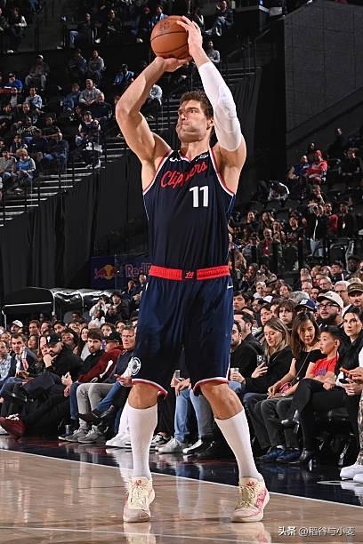 再补充一下，洛佩斯到目前为止的投篮命中率36.3%，三分命中率33.8%，洛佩斯