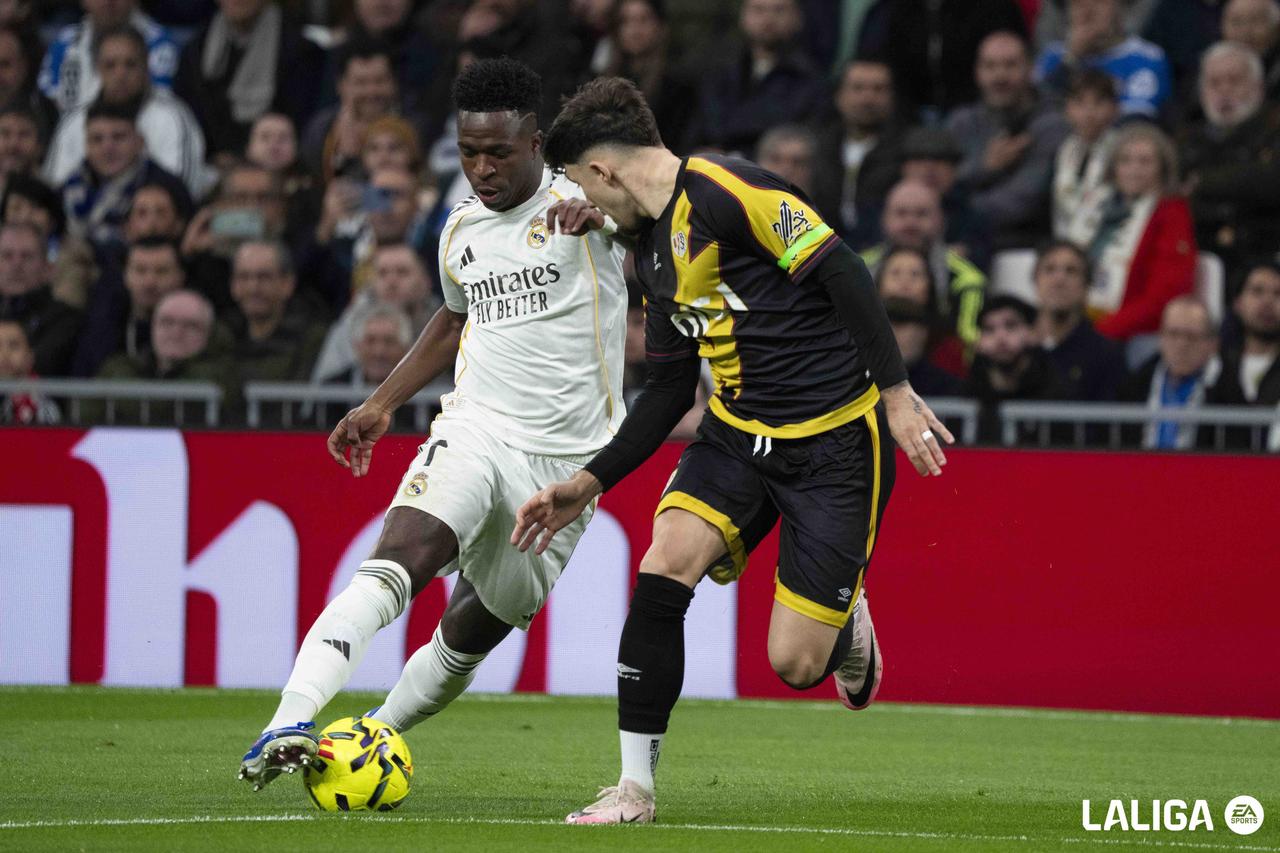 全场|@皇家马德里足球俱乐部 2-1 巴列卡诺

5' 阿克霍马奇禁区内打门稍稍