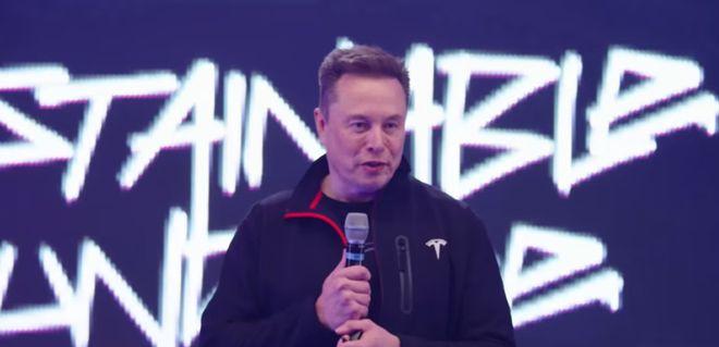 谁说世界级企业家就不会“分身”？马斯克这个月就给全球资本圈和科技圈带来连环好戏：