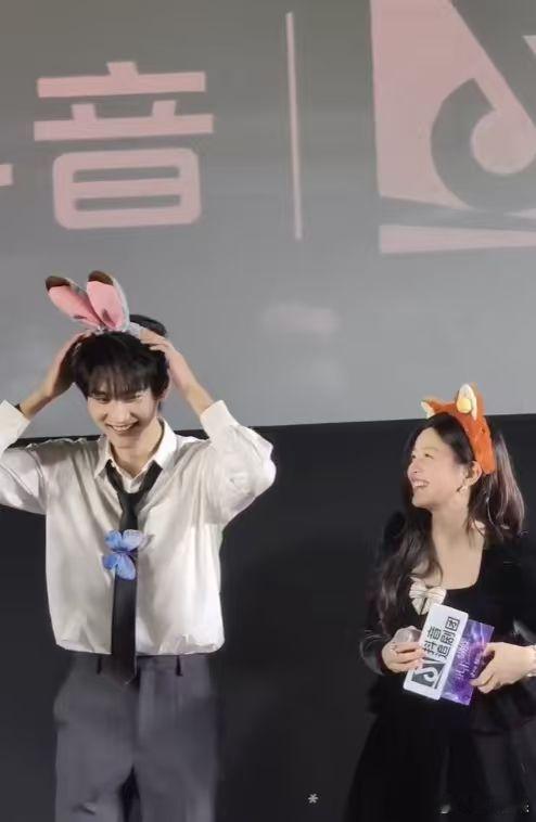 陈妍希周柯宇狐兔塑陈妍希周柯宇cos的尼克朱迪 陈妍希周柯宇狐兔塑，陈妍希周柯宇