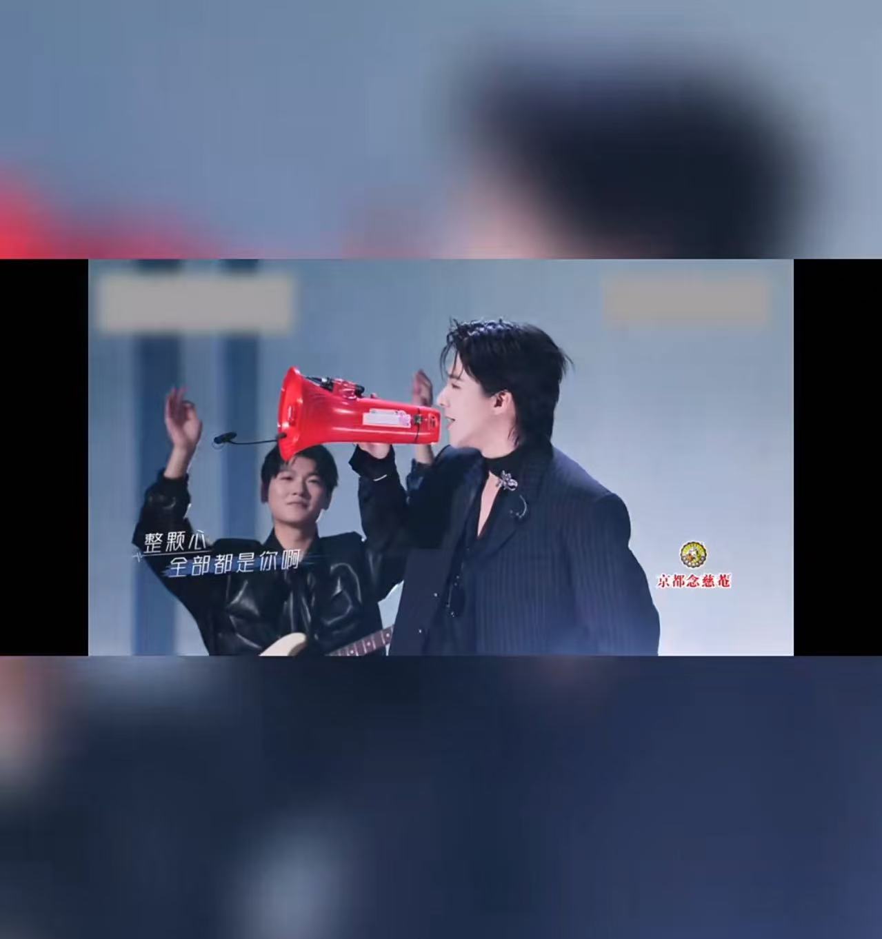 老大捕捉到你啦，隔空给你爱的抱抱~ 把你的名字念一万遍，真的真的真的超级好听。摇