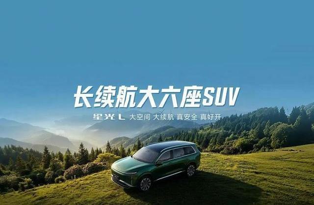 坐在后排，看着车窗外的风景，那种空间带来的宽敞感，确实能让一家人的出行变得简单很