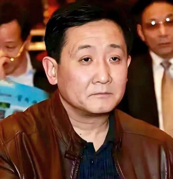 北京冬奥会期间，英如镝代表国家队参赛，作为亲舅舅的梁天，理应骄傲自豪，然而梁天只