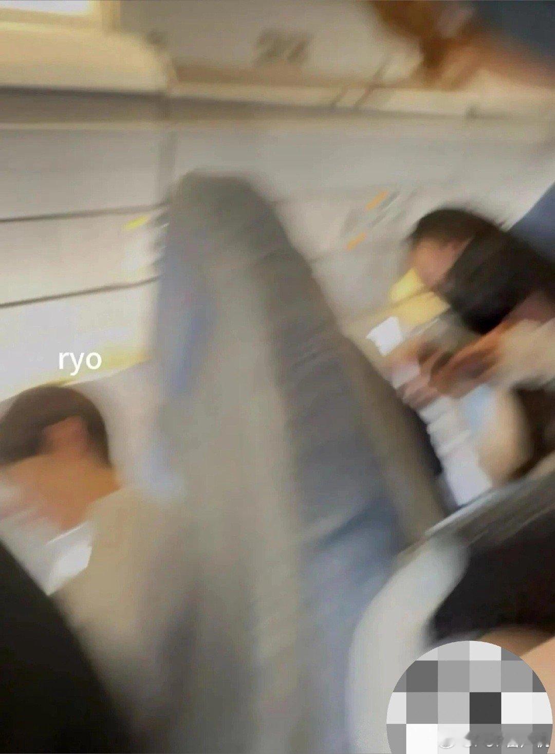 金栽禧和广濑辽坐经济舱是不是就是被ss改的位置.... ​​​