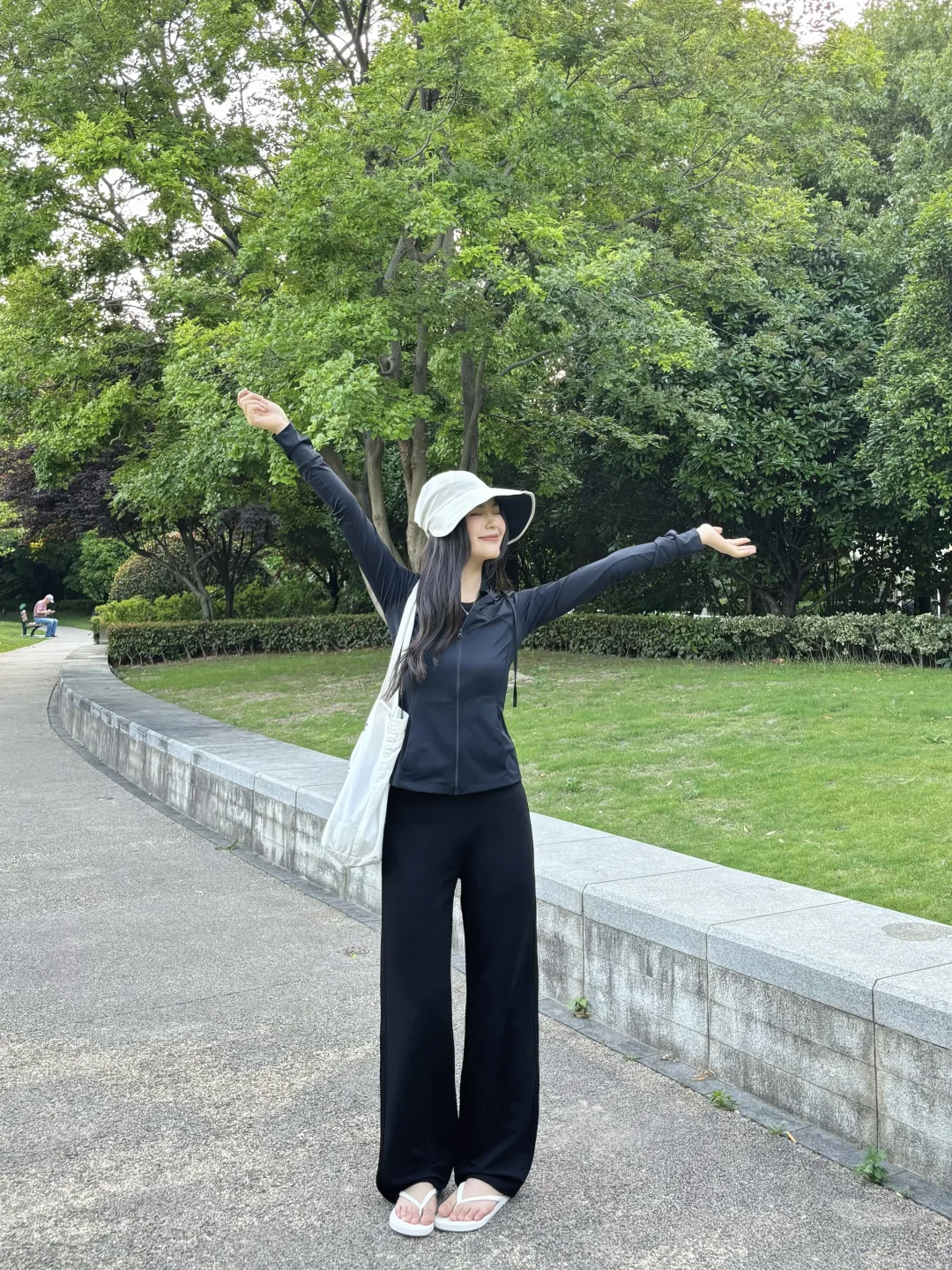 纸片人look｜一生热衷防晒的中国女人 👀