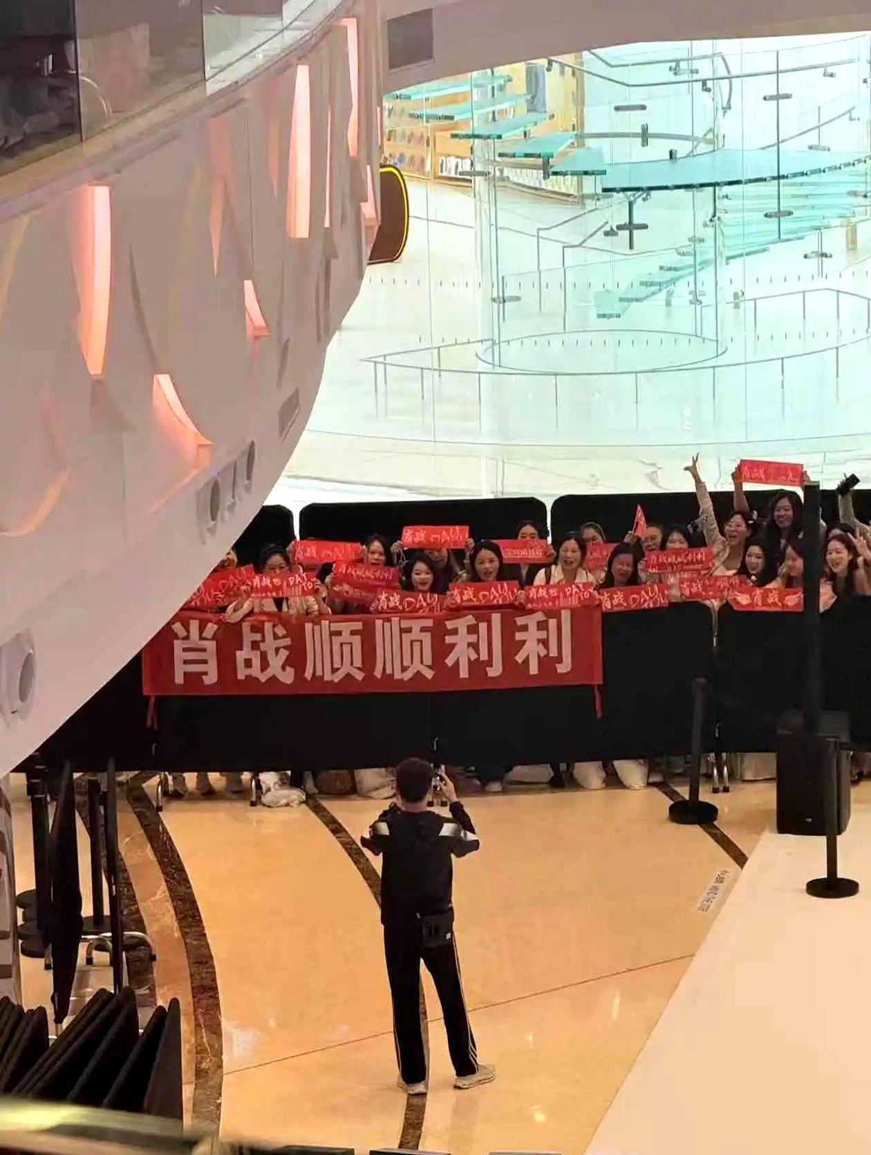 澳门因为肖战和小飞侠又激活了！
 

肖战来澳门参加活动，小飞侠们也跟着把整个场