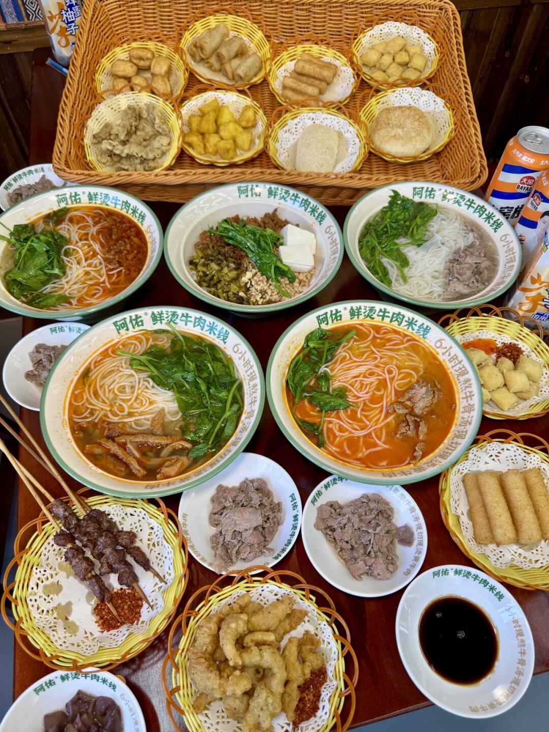 要锁骨有反骨-阿佑米线 十里汇店