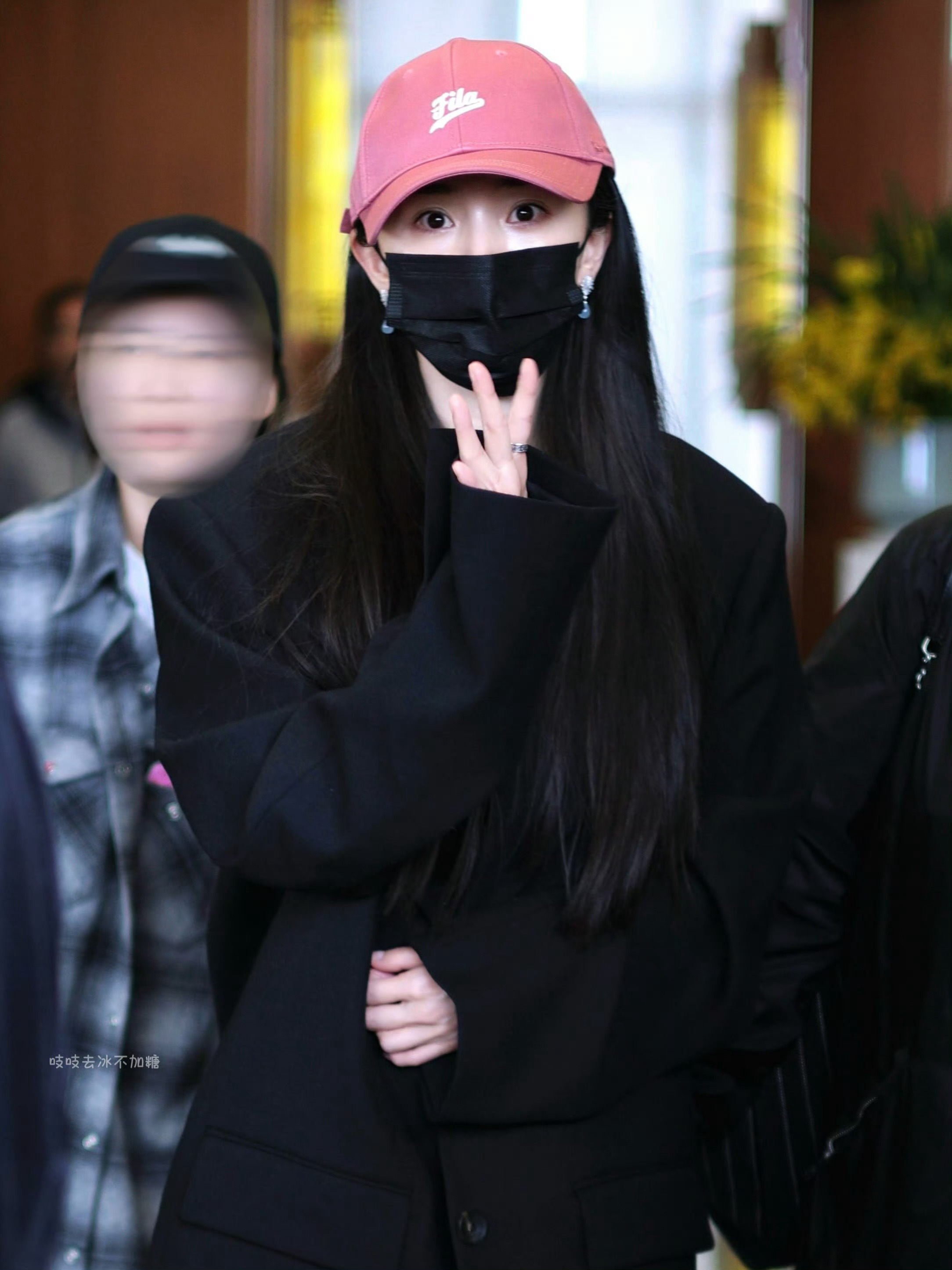 杨幂  早！新的一天从养铁开始，最近多上线⛰️官微网页链接🐧视频网页链接🐧视