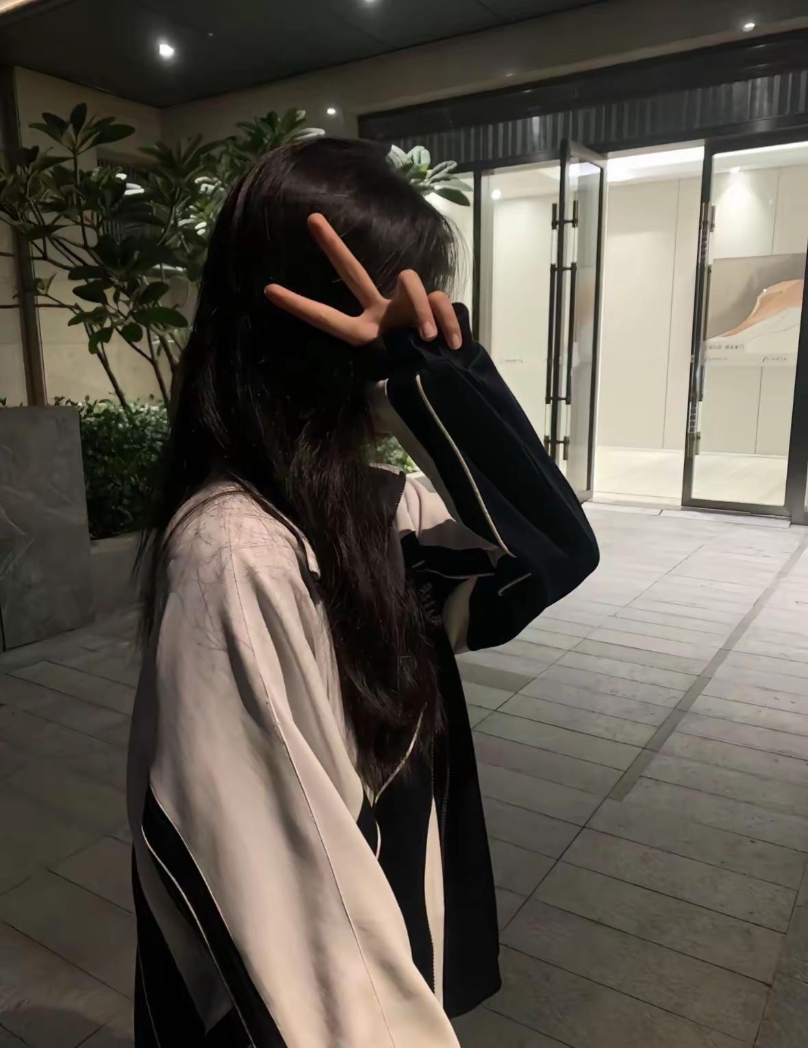 我想问你24个问题。1.你的所有账号我都能登吗2.吵架能先低头吗3.我生气了你会