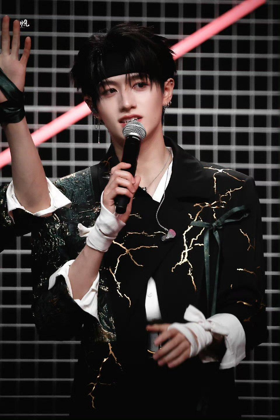 朱志鑫国风适配度百分百朱志鑫国风适配度百分百 