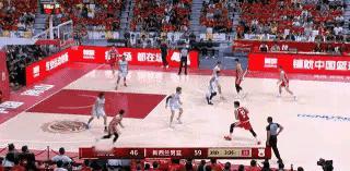 中国男篮球星胡明轩的进球真是太及时了！在今天进行的中国男篮和新西兰男篮的友谊赛中