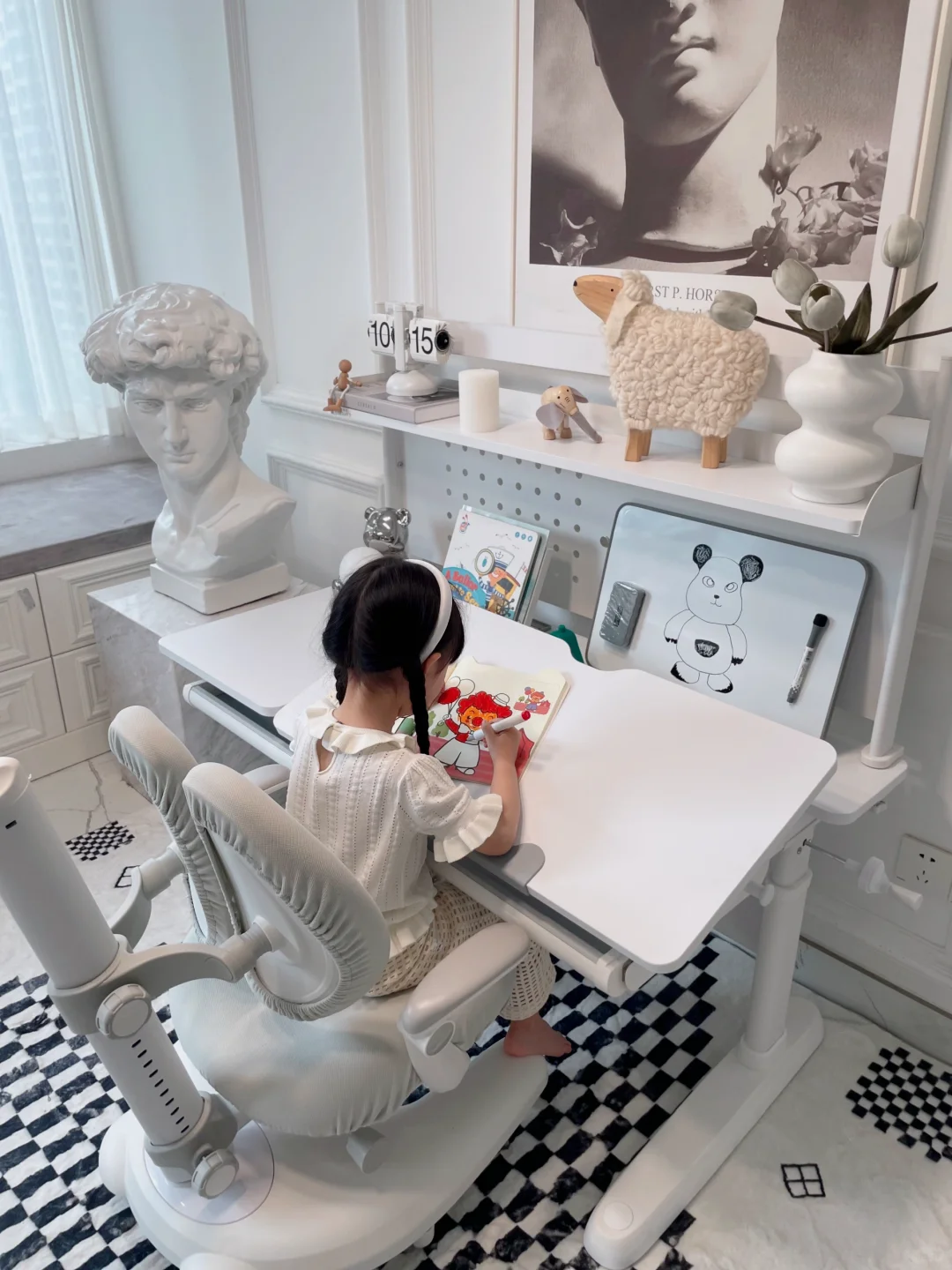 她眼里的世界是五彩缤纷🌈