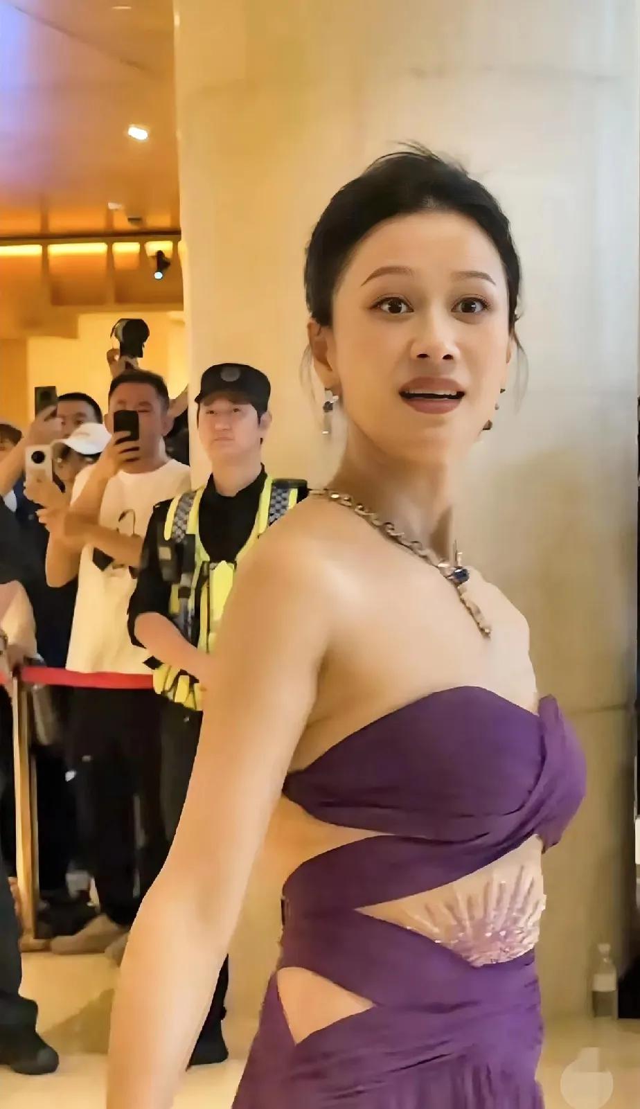 你也许不认识我，
但你小时候一定看过我的广告！

哈哈哈，
倪虹洁应该也发一条这