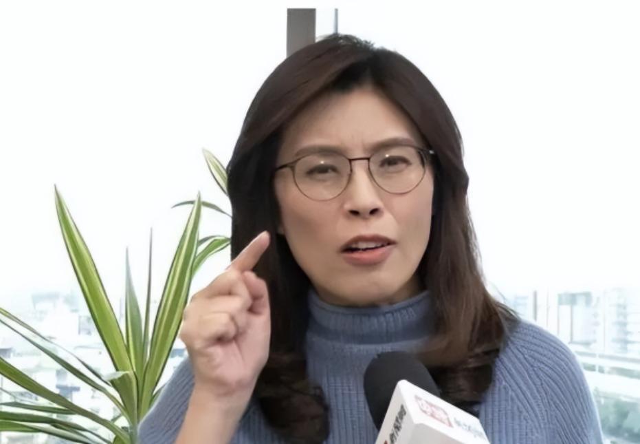 [月亮]要我说，两千多万台湾人，最勇敢的人不是邱毅，洪秀柱，郁慕明，也不是高安国