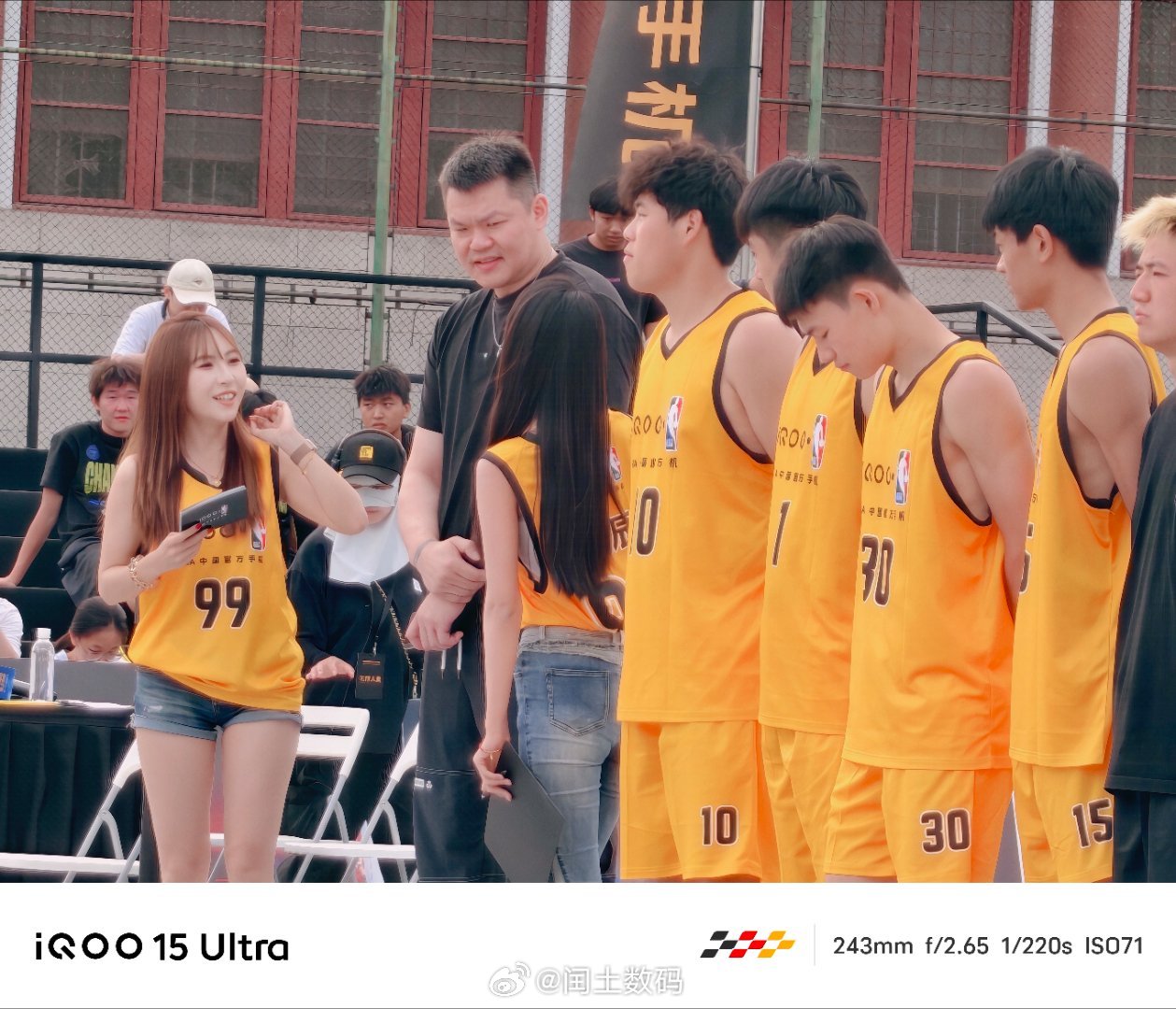 我已经到北京大学了，兄弟们今晚到底谁能夺冠，期待今晚的总决赛！iQOOxNBA高