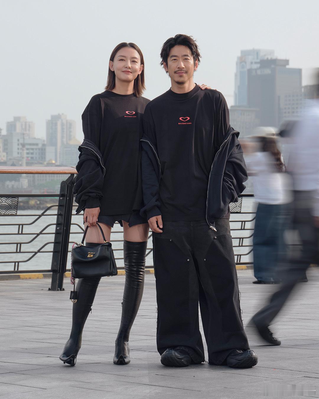 江奇霖周奇奇夫妻对视这15秒 别人的对视是教科书级浪漫，他俩是搞笑界的范本！15
