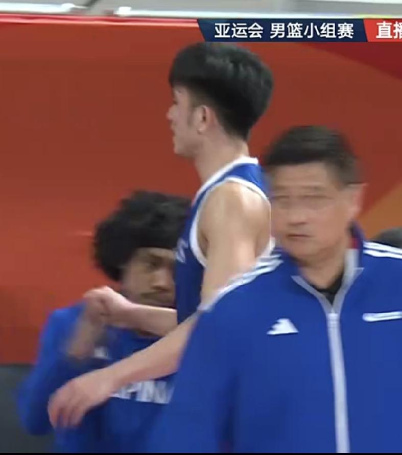 菲律宾这个1号就是上场来搞事情的，结果没搞成，只能灰头土脸下场。
菲律宾1号上来