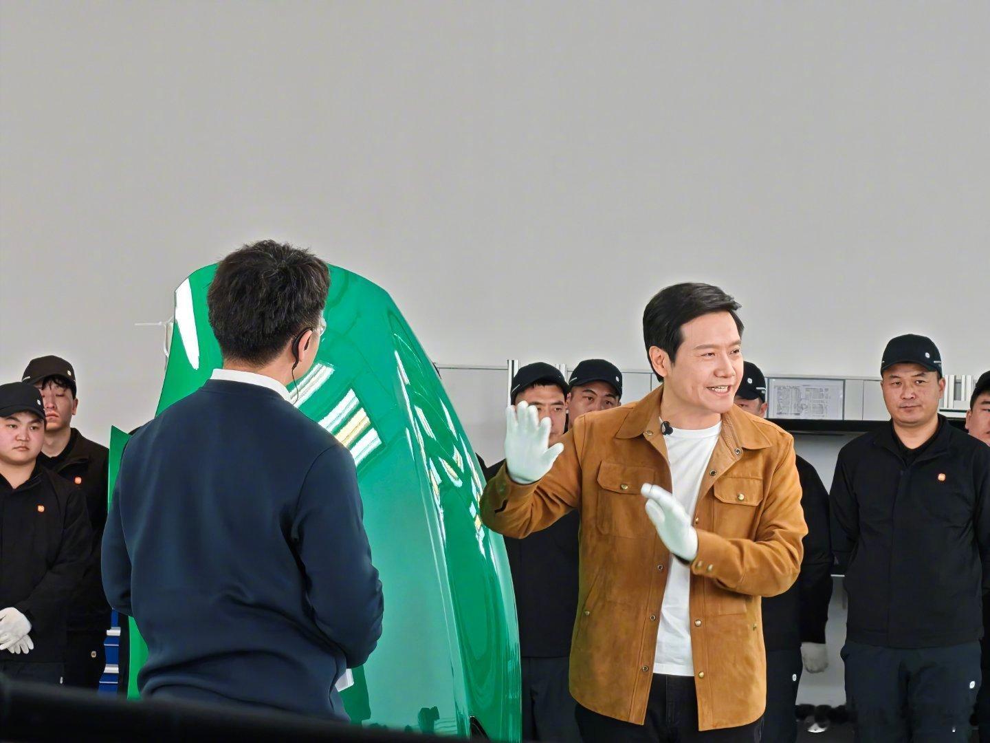 雷军回应1300km只充一次电雷军直播回应质疑流量时代的杂音难避免，不回应是心虚