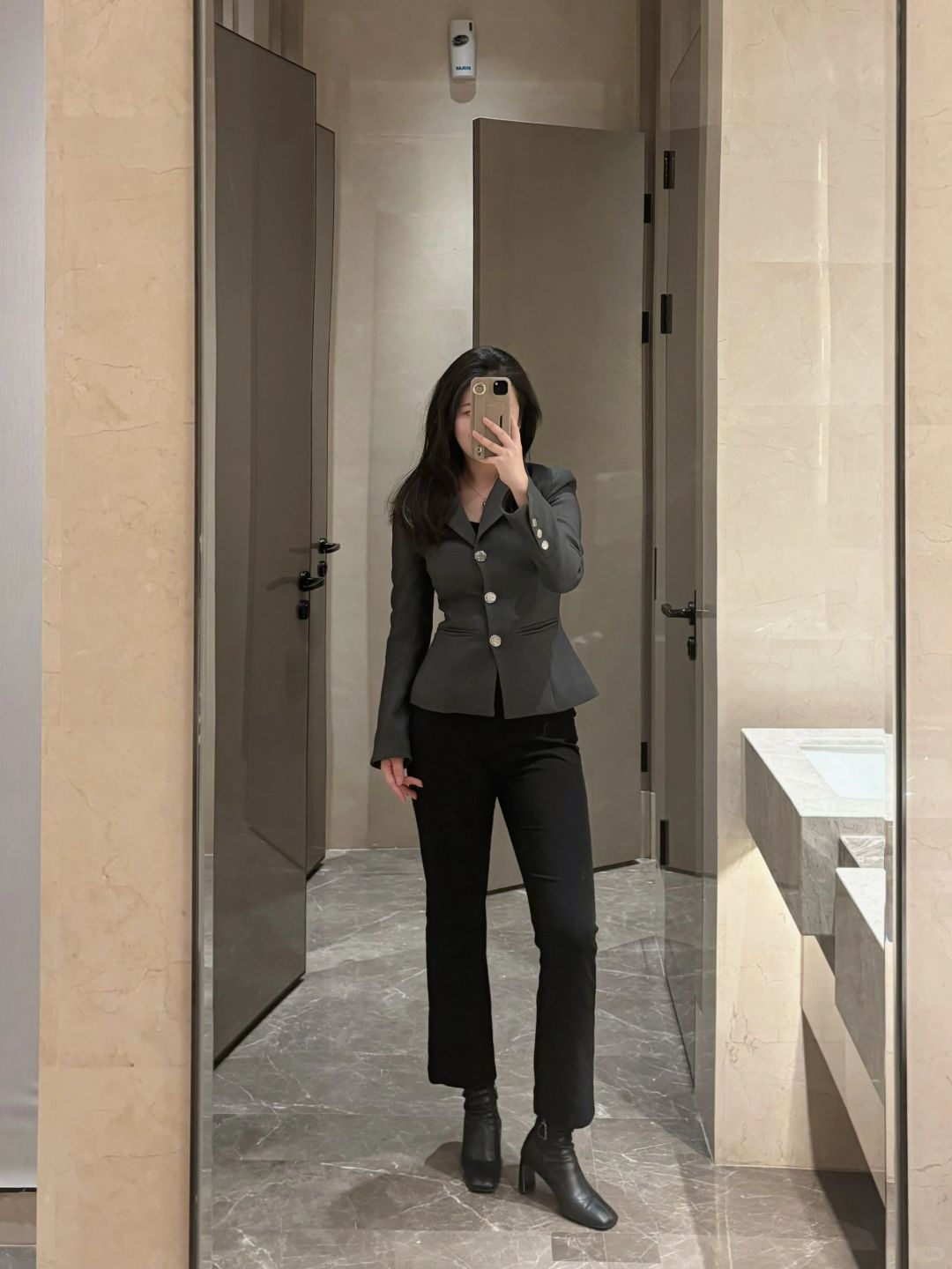 通勤ootd｜黑白灰西装无限循环
