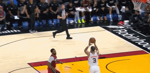 遥遥领先！狄龙领到本赛季第15个技术犯规！
在今天NBA常规赛太阳对阵热火的第三