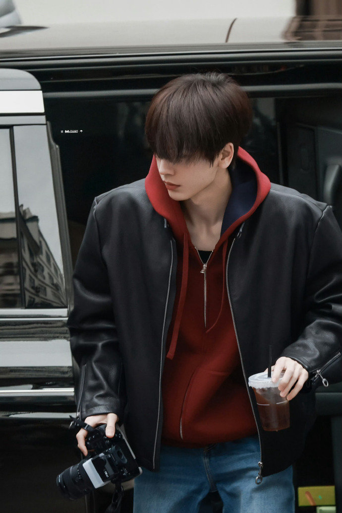 张凌赫的骨相 张凌赫比帅照更有杀伤力的是素颜照 张凌赫的骨相，张凌赫比帅照更有杀