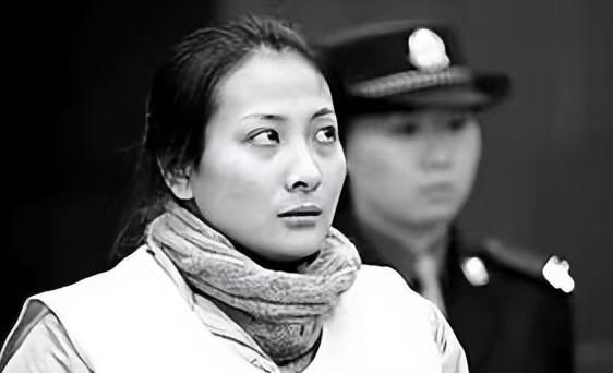 2004年7月9日清晨6点，北京外国语大学东院一间出租屋里，两个女大学生因为关灯