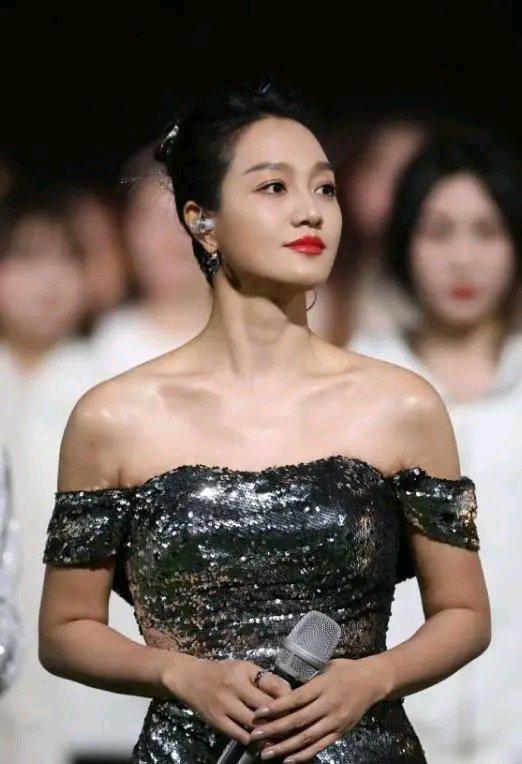 朱丹这十年可太憋屈了，被闺蜜田笑蜜坑惨。2010年两人开始合作，一起成立公司，朱