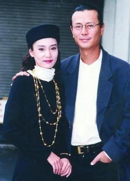 1997年，38岁的刘雪华怀了刘德凯的孩子，分外开心的她正在筹备婚礼，突然接到了