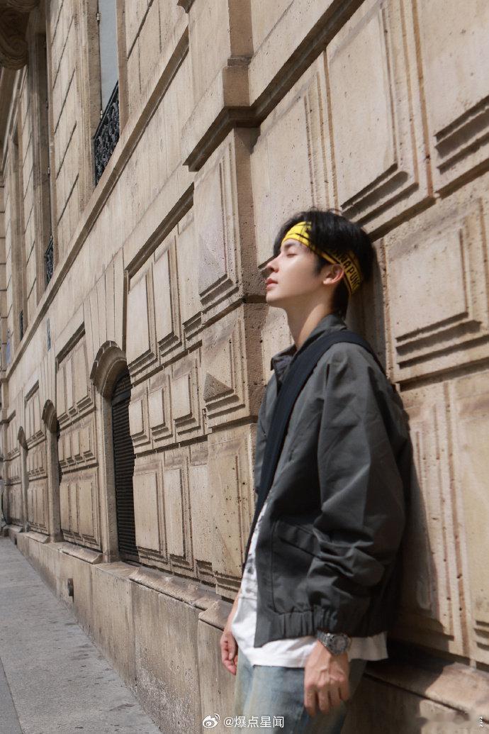 #侯明昊27岁状态##侯明昊27岁生日写真#侯明昊迎来 27 岁，魅力难挡。愿你