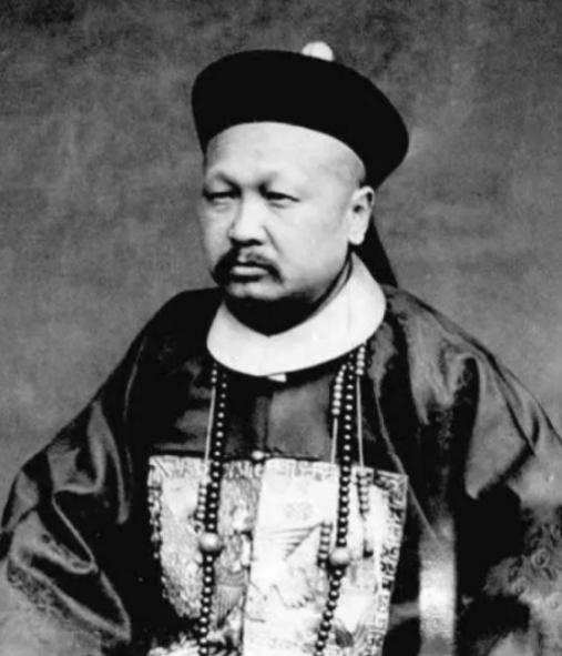 1901 年，慈禧为了讨好洋人，下令让赵舒翘自尽，从早上八点，赵舒翘先后吞金、服
